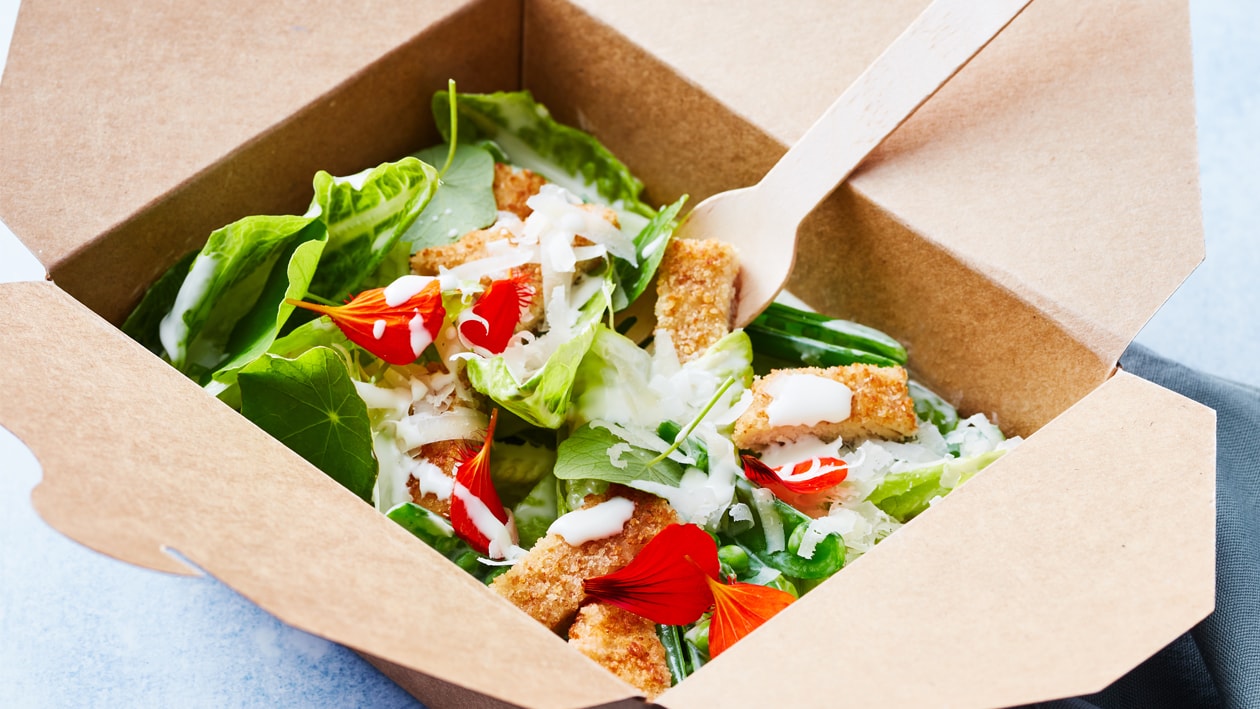 Caesar salade met vegetarische schnitzel (delivery)