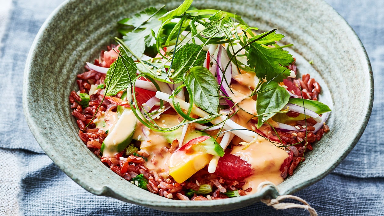 Thaise rode rijst salade met  citrus gember vinaigrette – Recept