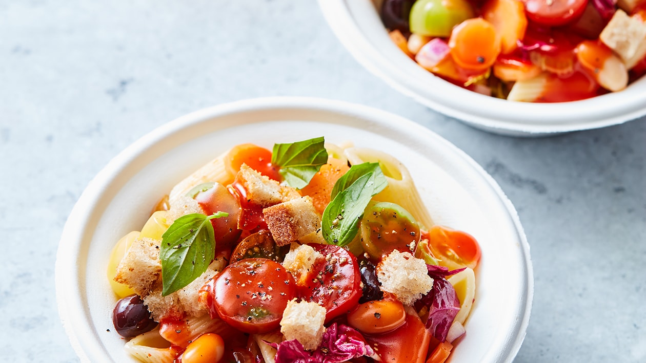 Italiaanse pasta salade met cherry tomaatjes en basilicum (delivery) – Recept