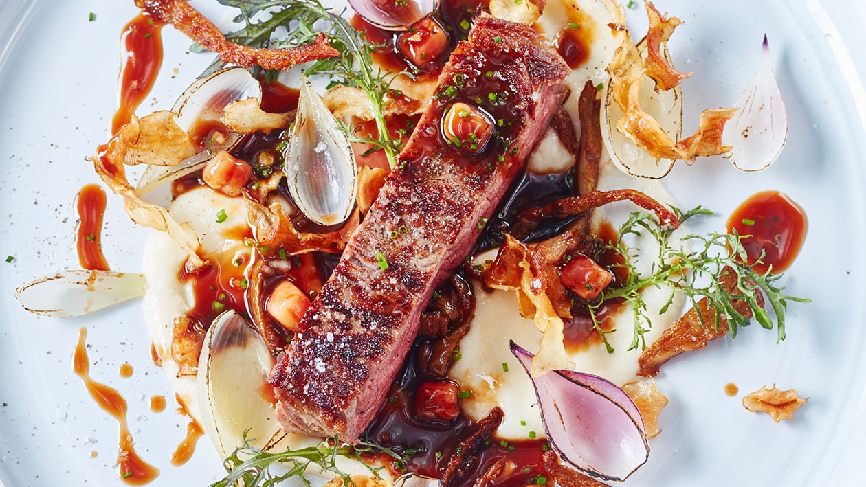 Entrecote met aardpeer en rode wijnsaus met gerookte merg – Recept