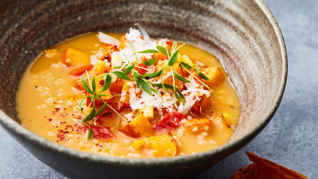 Zoete aardappel soep met geroosterde pompoen en pecorino (op basis van Pompoen Crème Soep) – Recept