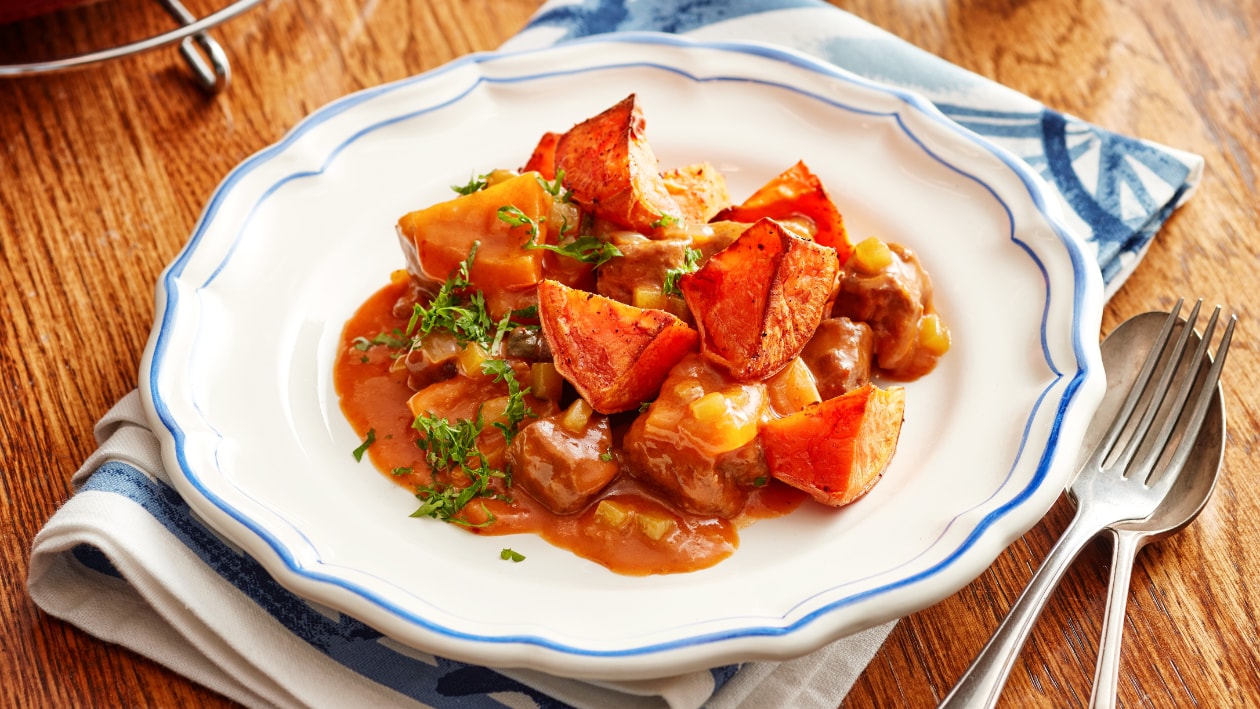 Boeuf Stroganoff met zoete aardappel en bospeen – Recept