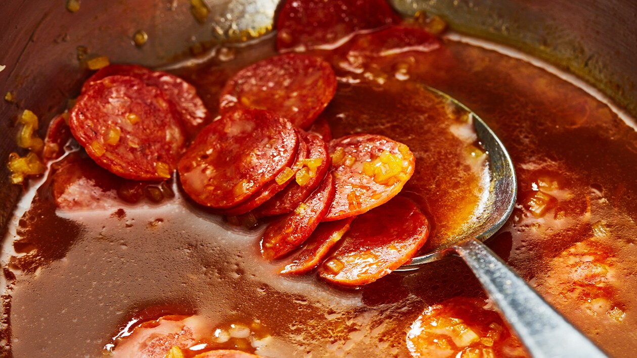 Kreeften jus met chorizo en saffraan – Recept