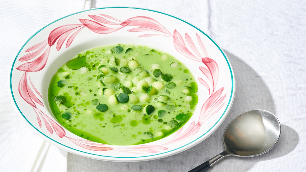 Kropslasoep met courgette, komkommer en bonenkruid – Recept