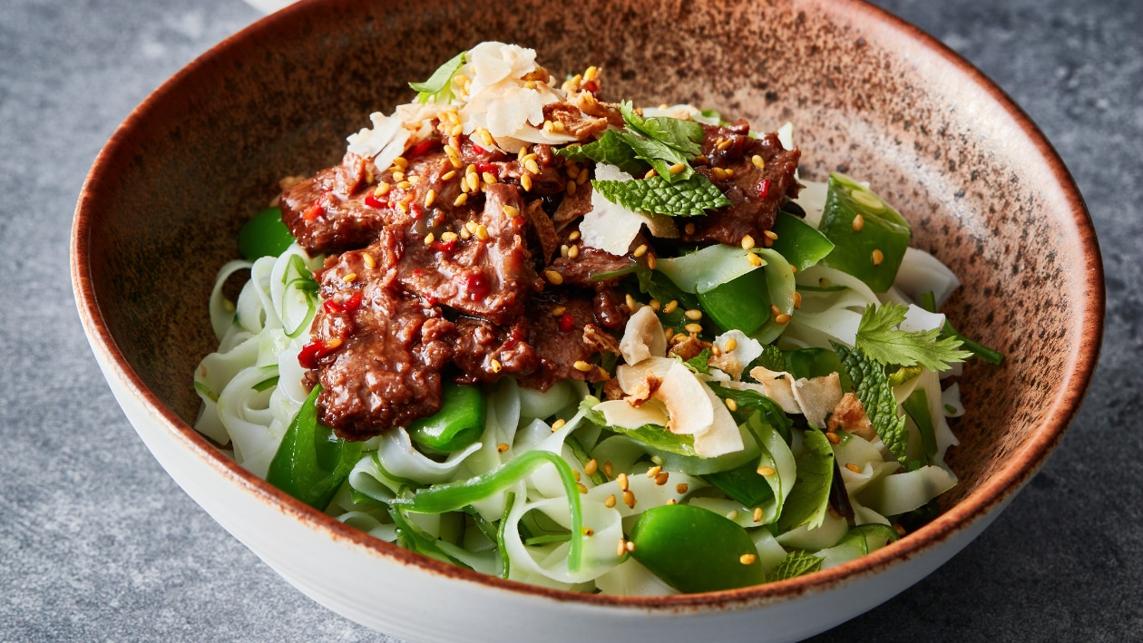 Aziatische NoBeef slices rijstnoedel salade – Recept