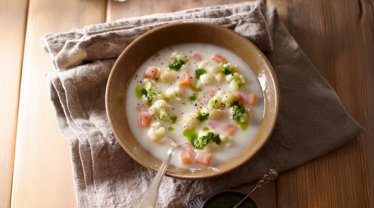 Bloemkoolsoep uit Kopenhagen met rucola met gerookte zalm - Veloute – Recept