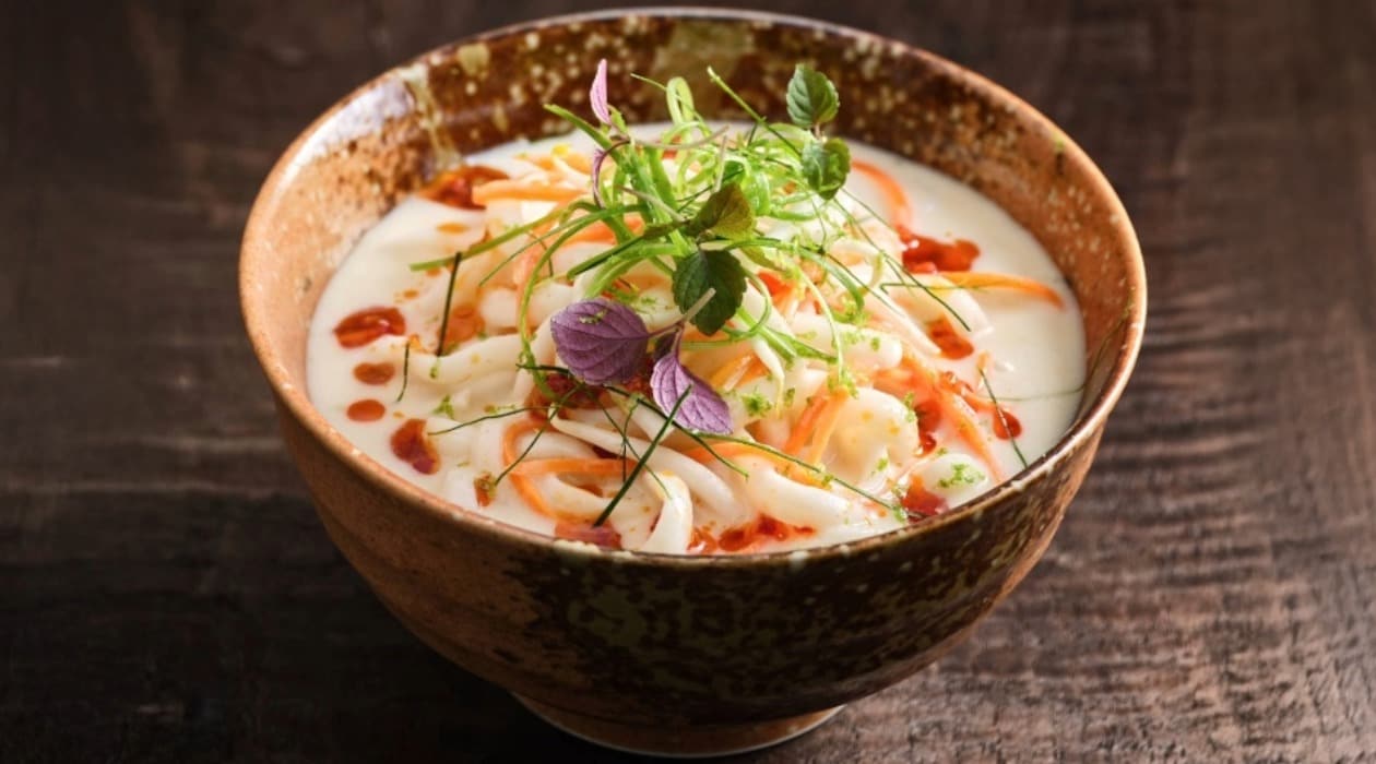 Tom kha kai met noedels en limoenblad – Recept