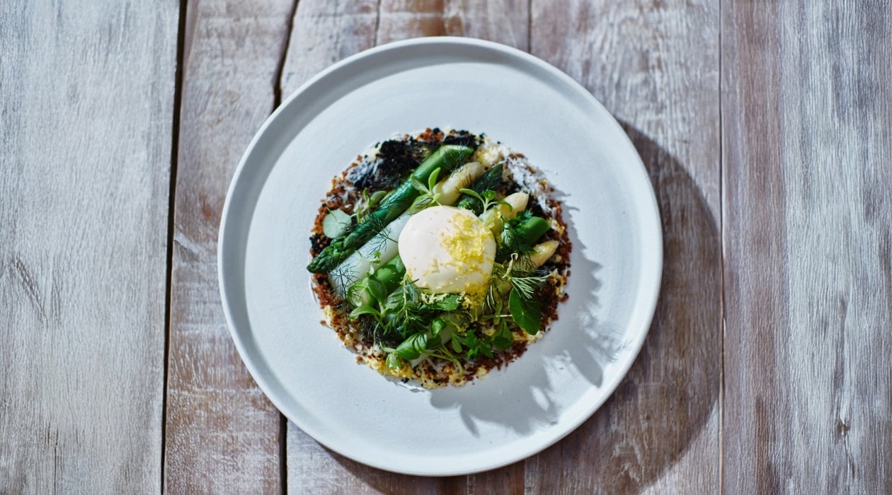 Asperges ''mimosa'' met kruiden en gepekelde eidooier – Recept