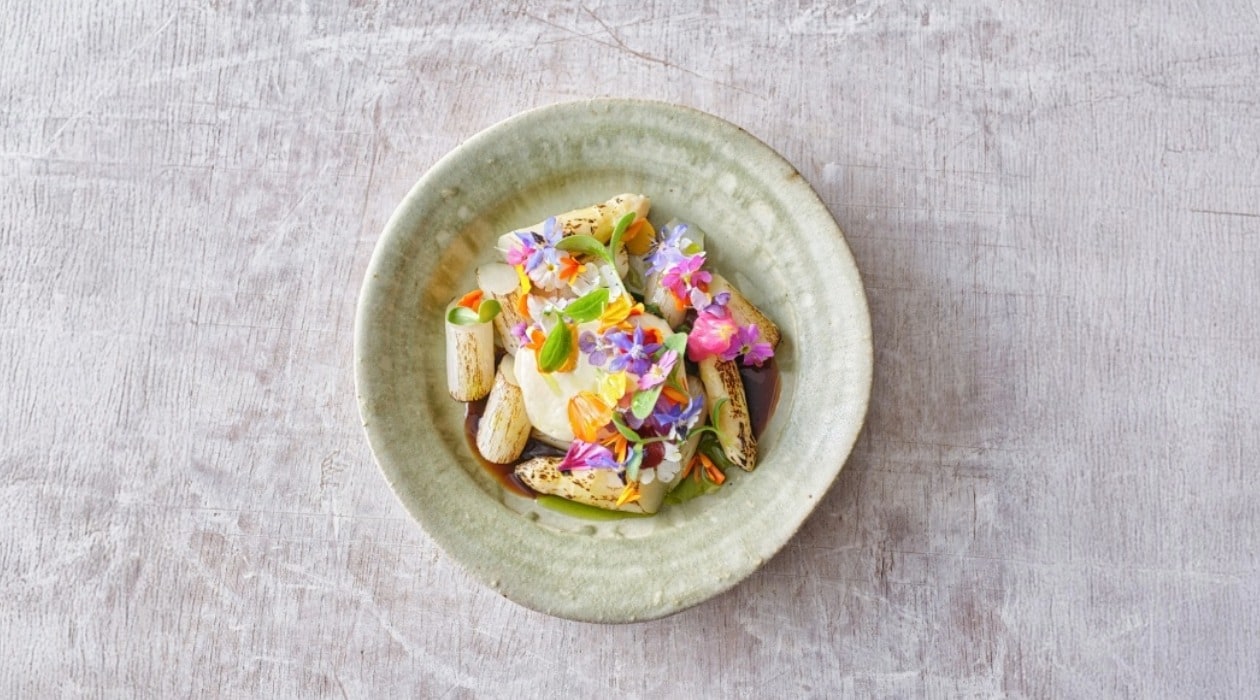 Gebrande asperges met gepocheerd ei en Hollandaise – Recept