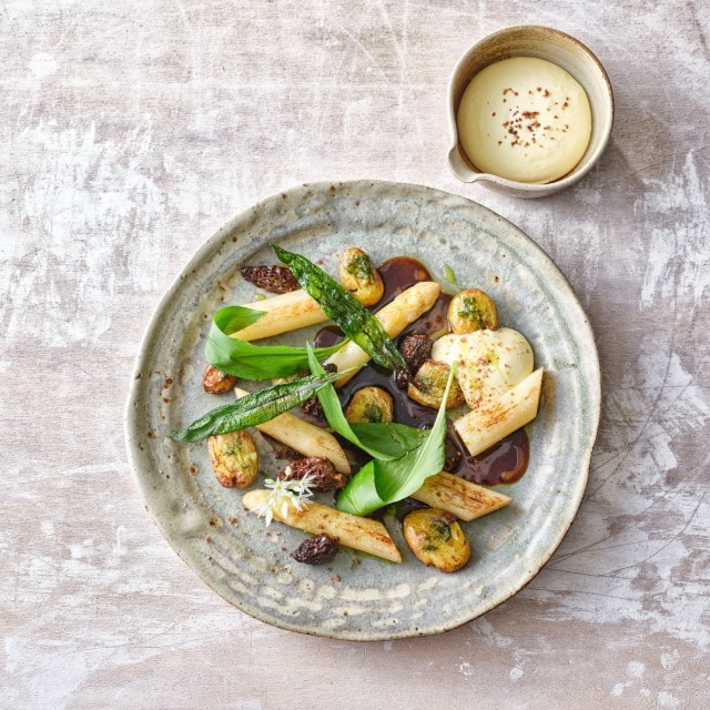 Asperges met krieltjes, morilles en daslook