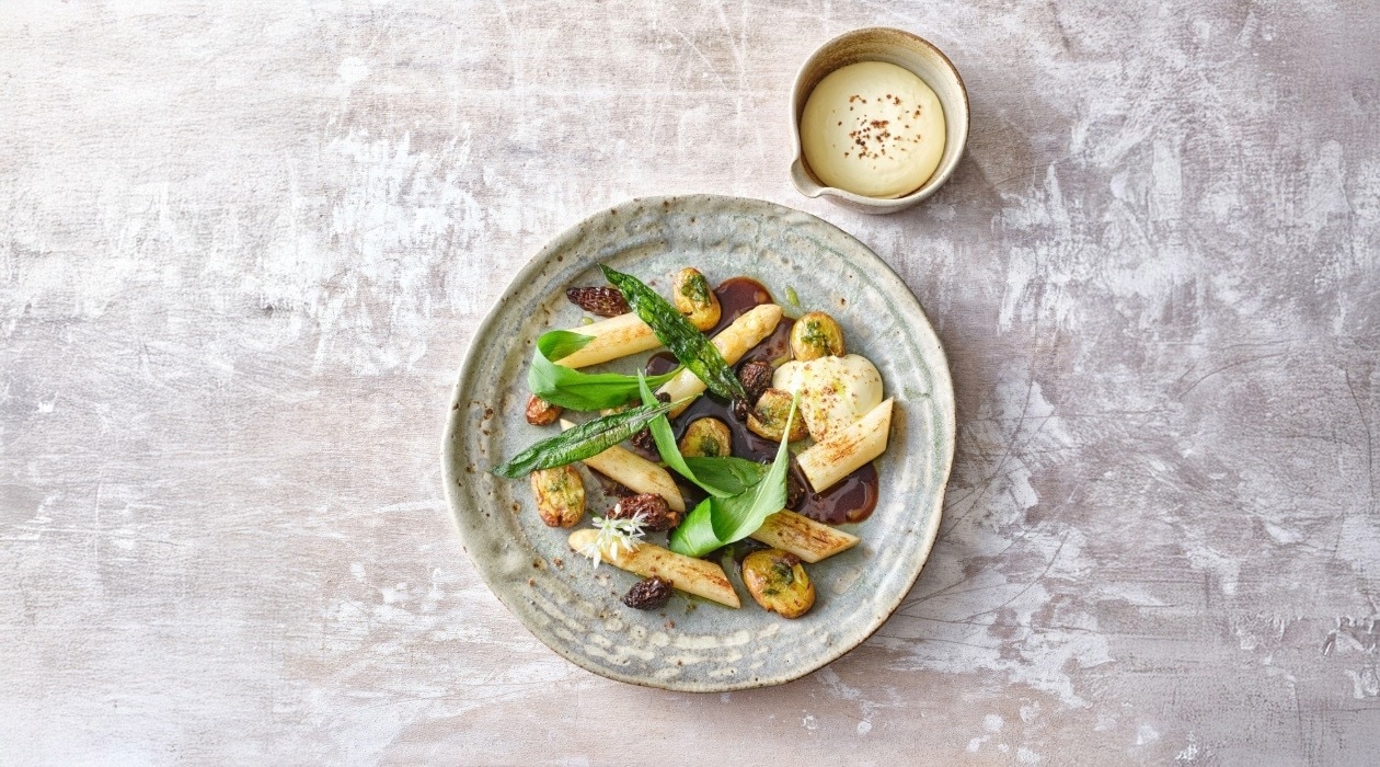 Asperges met krieltjes, morilles en daslook – Recept
