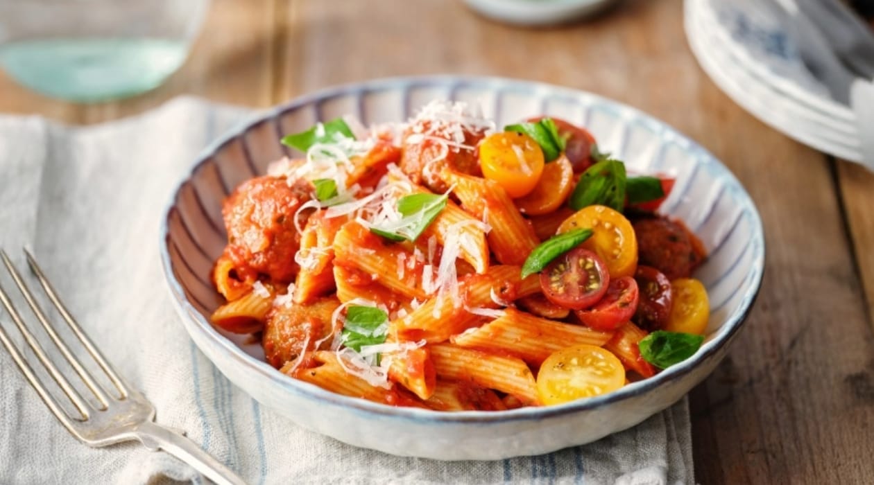 Penne met kleine gehaktballetjes en tomaatjes – Recept