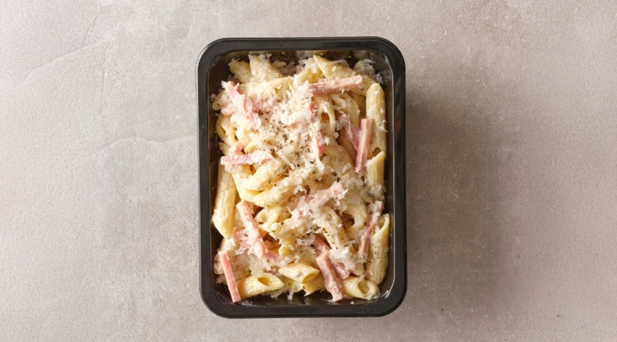 Penne met kaassaus en gegrilde ham – Recept