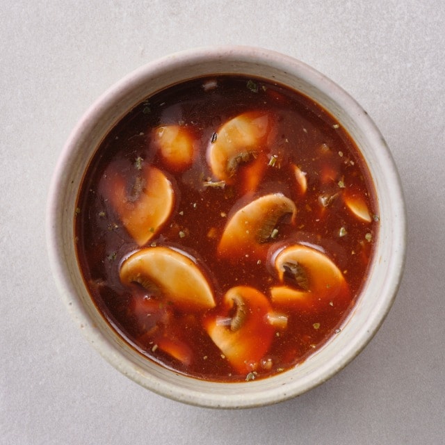 Provencaalse Rode Wijnsaus (koude bereiding)