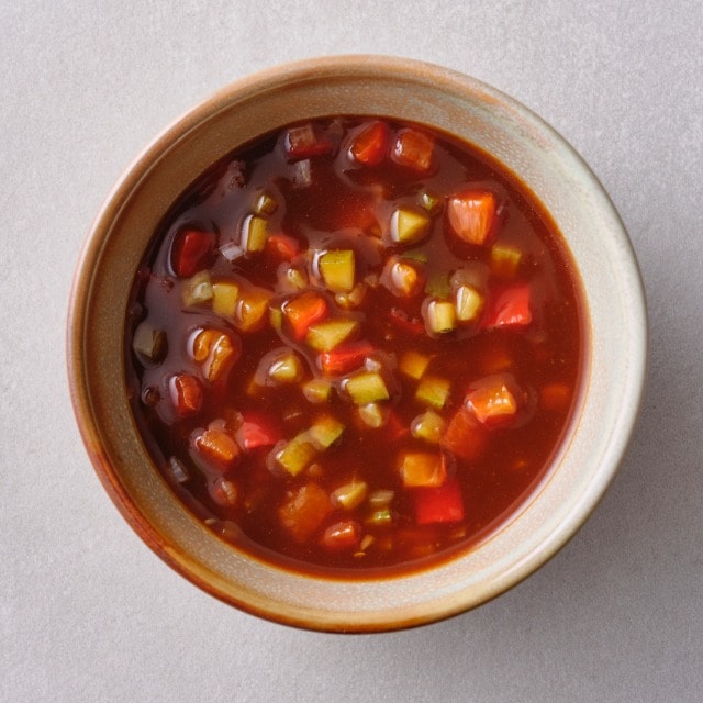 Rode Wijnsaus met Paprika en Augurk (koude bereiding)