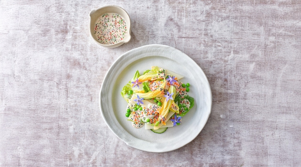 Romaanse sla met asperges, coquilles en wittewijnsaus met viseitjes – Recept