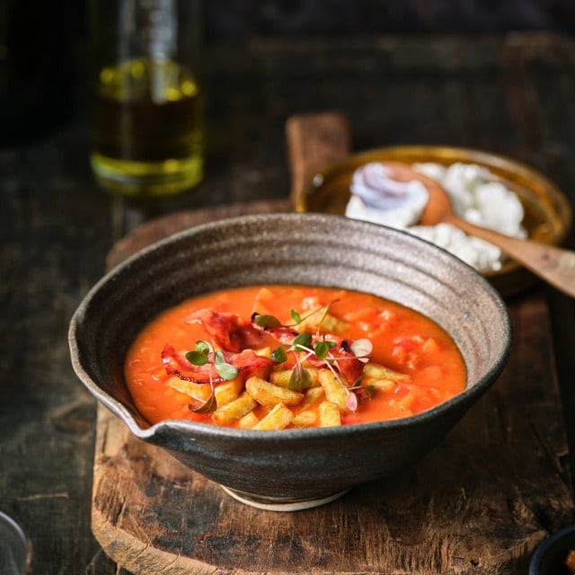 Tomatensoep met Spaanse tortilla en chorizo