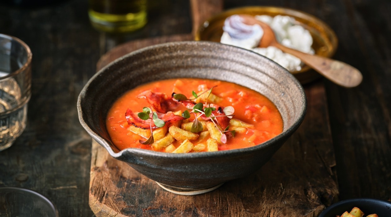 Tomatensoep met Spaanse tortilla en chorizo – Recept