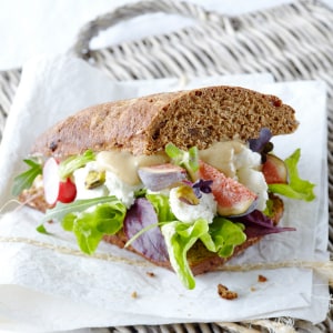 5.	Broodje geitenkaas met noten en vijgen