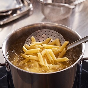 5. Door het pastawater