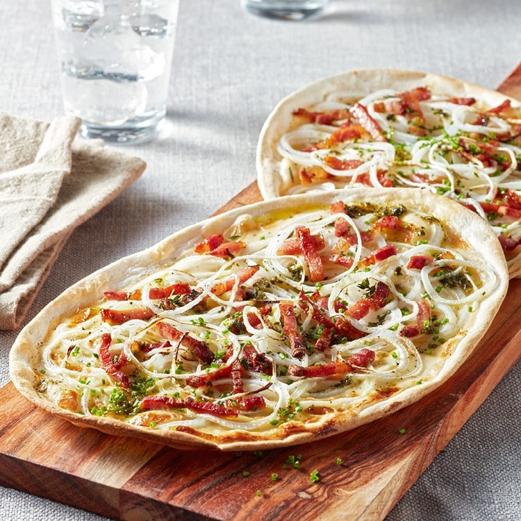 4. Flammkuchen met ui & spek 