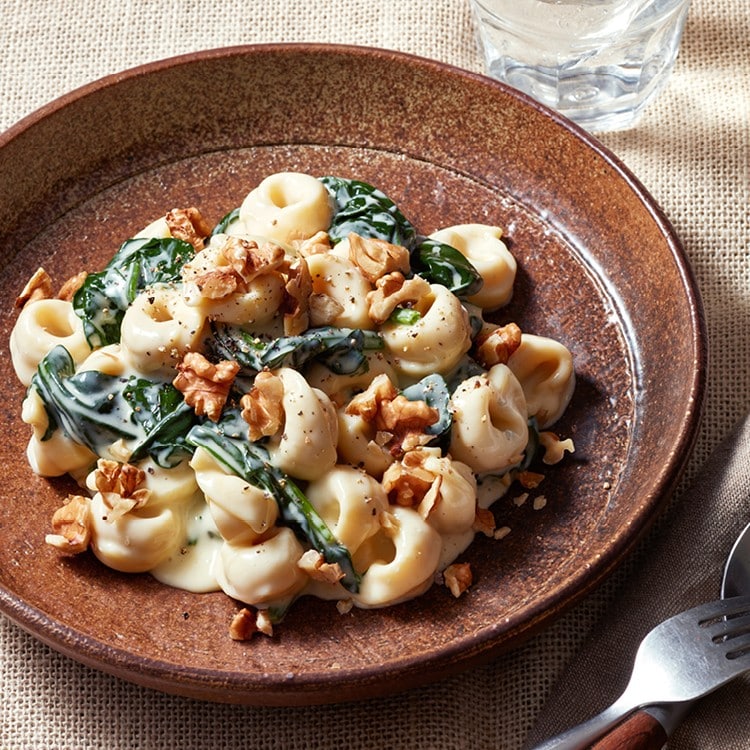 6. Tortellini met spinazie, gorgonzola saus en walnoten 