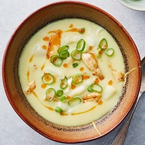 Recept 3: Oosterse aspergesoep met kip, kokosmelk en een vleugje curry