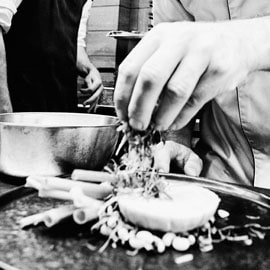 Hoe verschilt jullie manier van werken ten opzichte van die van sterrenrestaurants? Hoe verschilt jullie manier van werken ten opzichte van die van sterrenrestaurants?