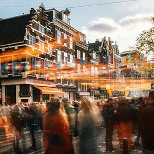 4. Organiseer zelf een feest