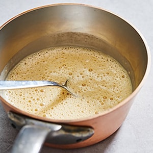 1. Geef kant-en-klare sauzen een zelfgemaakte uitstraling 